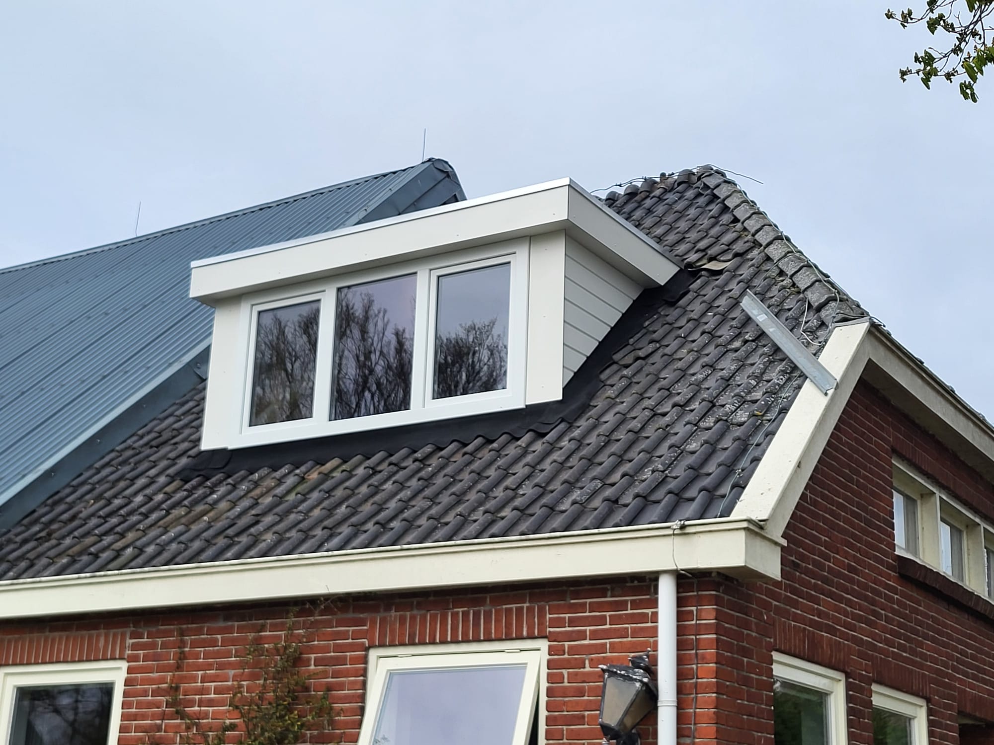 Dubbele dakkapel op boerderij geplaatst in Assen - Dakkapellen Drenthe