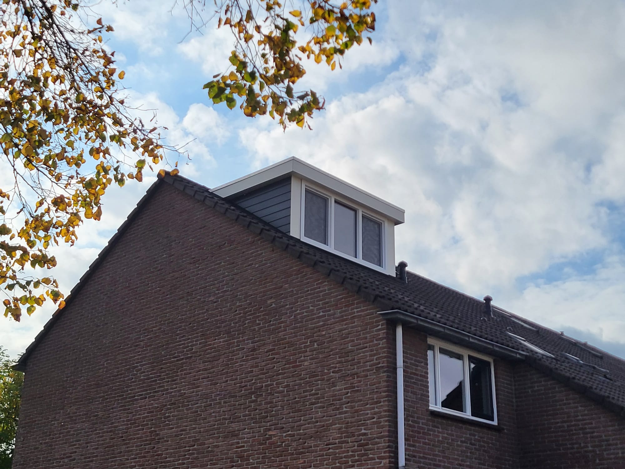 Dakkapellen Drenthe - Dakkapel geplaatst op een traditionele wijze (2)