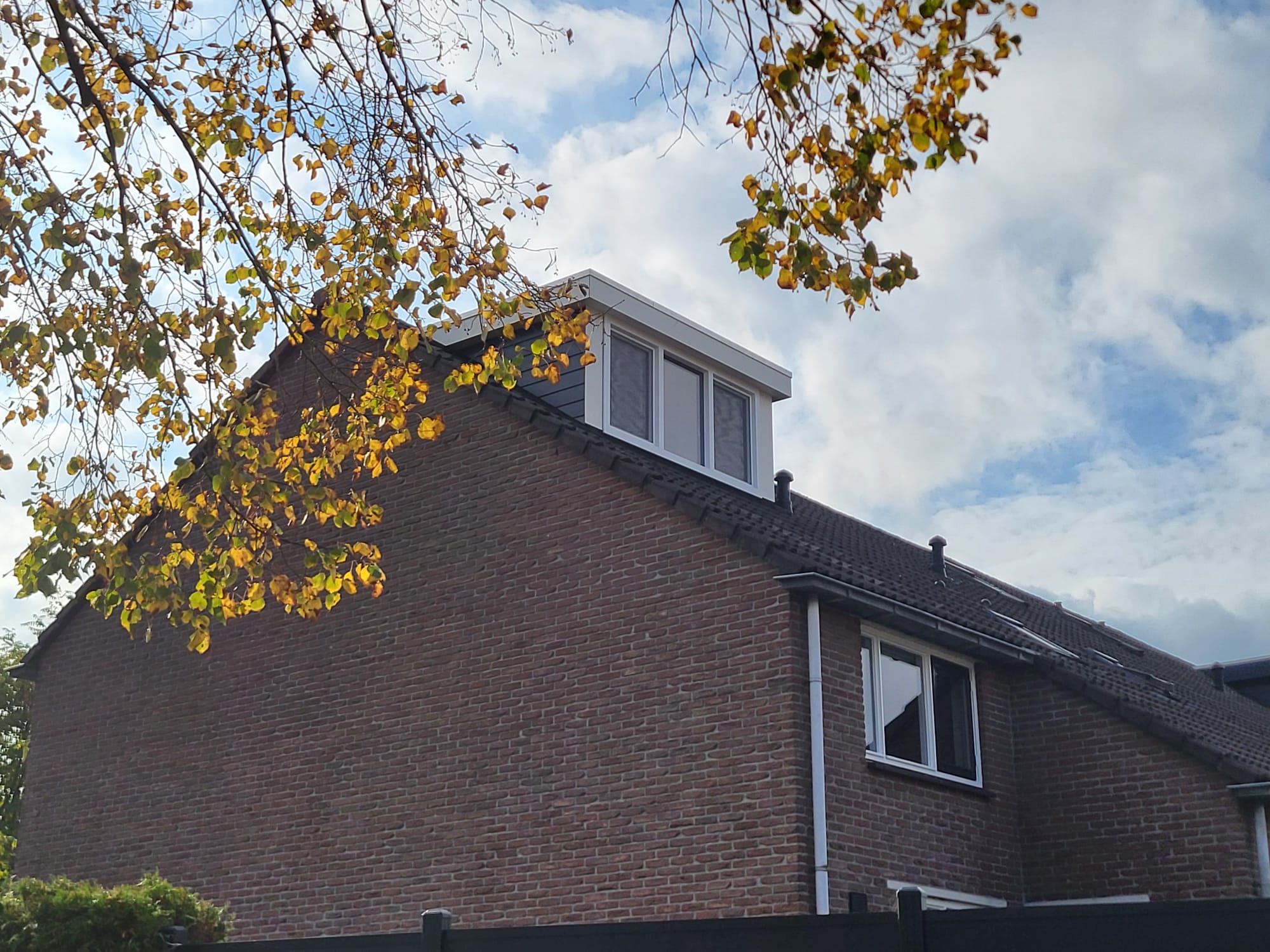 Dakkapellen Drenthe - Dakkapel geplaatst op een traditionele wijze (2)