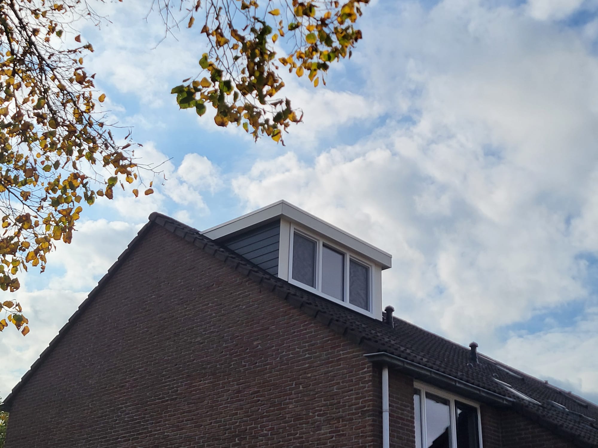 Dakkapellen Drenthe - Dakkapel geplaatst op een traditionele wijze (2)
