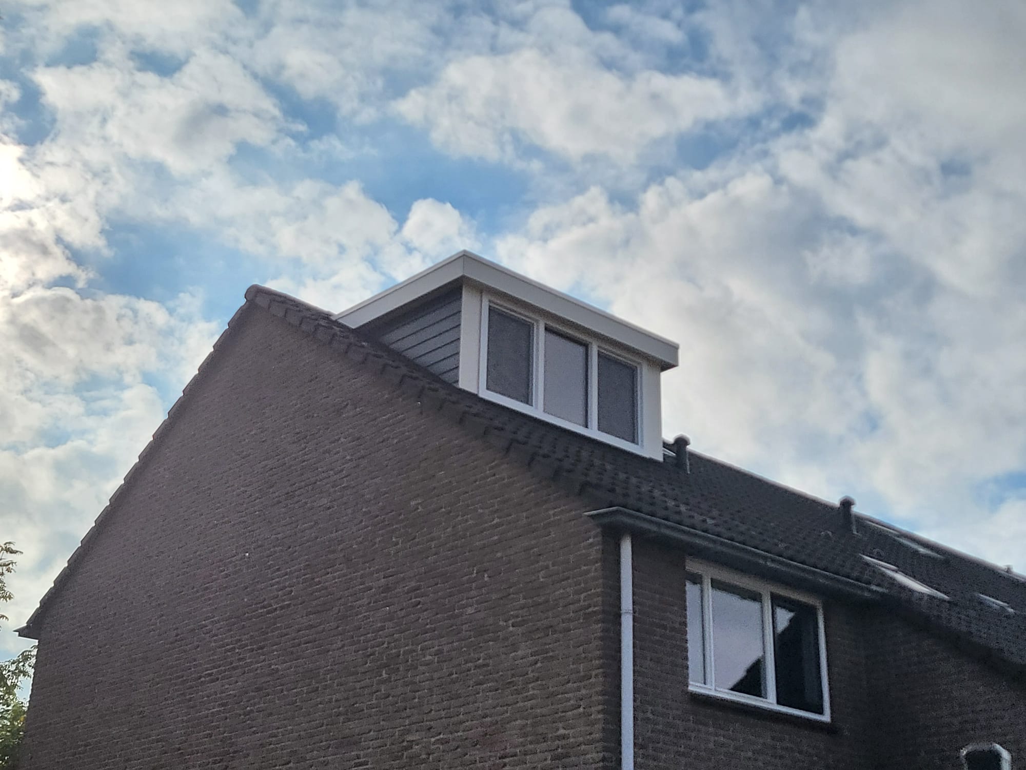 Dakkapellen Drenthe - Dakkapel geplaatst op een traditionele wijze (2)